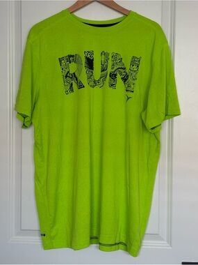 Old Navy Performance Athletics Short Sleeve Men’s Tee Size XL